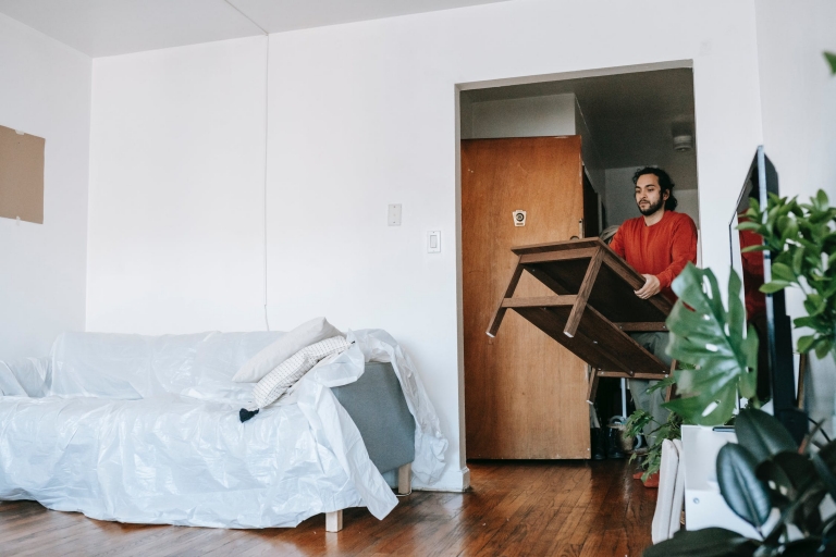 Perché molte persone amano spostare i mobili in casa